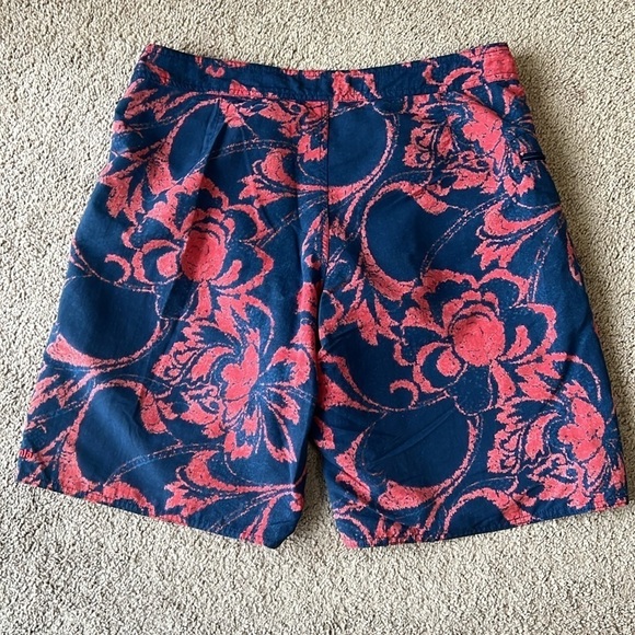 Patagonia Wavefarer Floral 10” Red Navy Blue Swim Trunks - Picture 2 of 8
